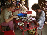 Mathias & Gaël eating tô