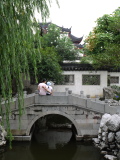 Petit pont dans le jardin Yuyuan