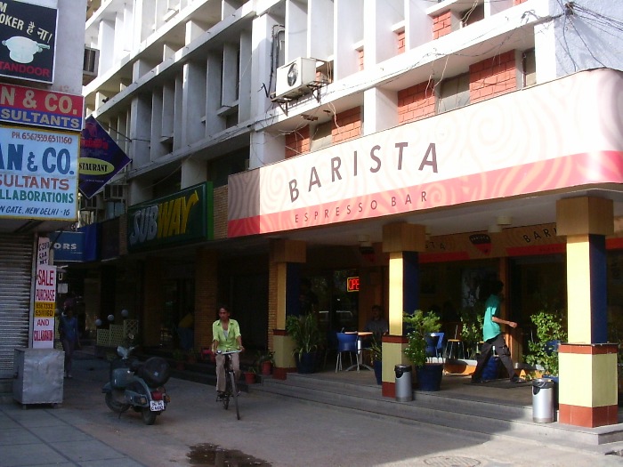 Restaurants en face du Main Gate