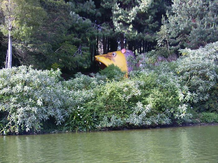 A sculpture on the lake side