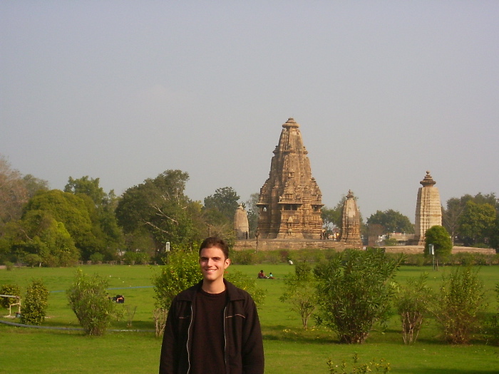 Thimo in front of the Chitragupta Temple