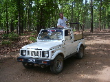 Sylvain dans notre jeep