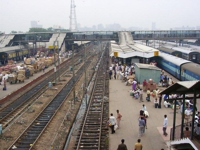 Gare de New Delhi - départ pour Agra