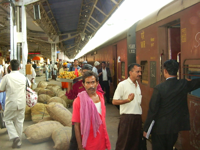 Arrival to Agra railway station