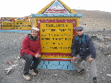 Sylvain & Matthias sur le deuxième plus haut col du monde (5328 m)
