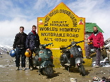 Thimo, Matthias & Sylvain sur le plus haut col du monde (5602 m)