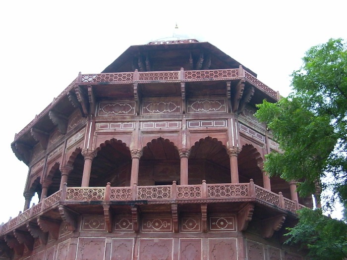 Bâtiment à côté du Taj