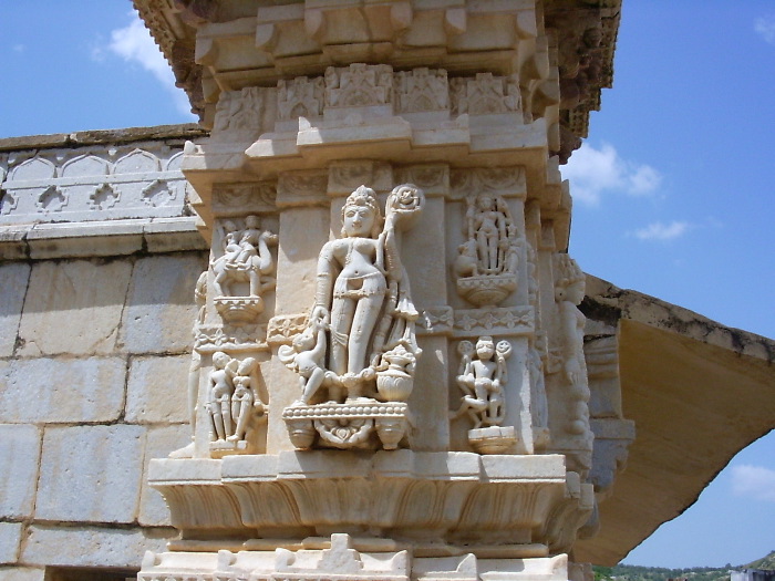 Sculpture sur le portail