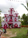 Un temple en papier pour un festival