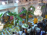 Intérieur du temple décoré pour Diwali