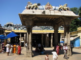 Pavillon dans une cour du temple