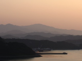 Vue sur les collines de Shikoku à la tombée du soir