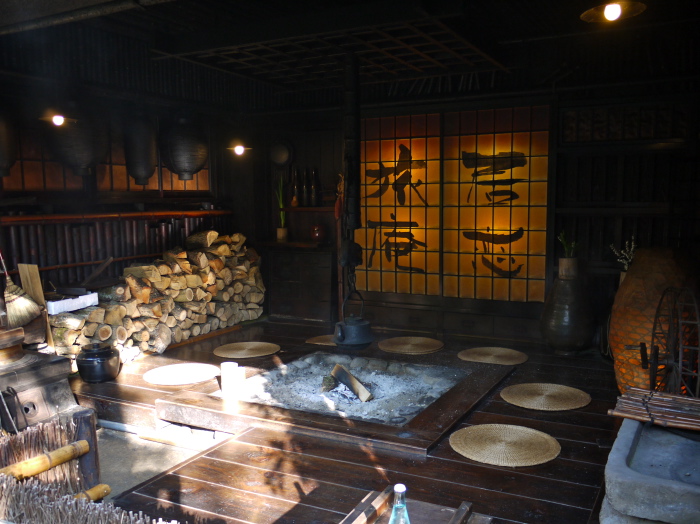 Un irori, foyer traditionnel japonais