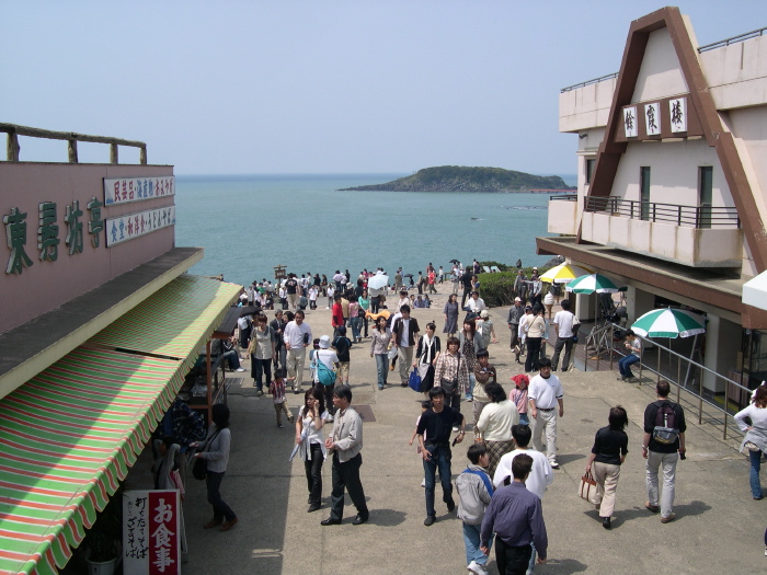 Tojinbo during the national holiday