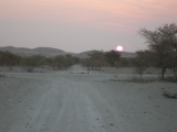 Coucher du soleil sur la route de Khowarib