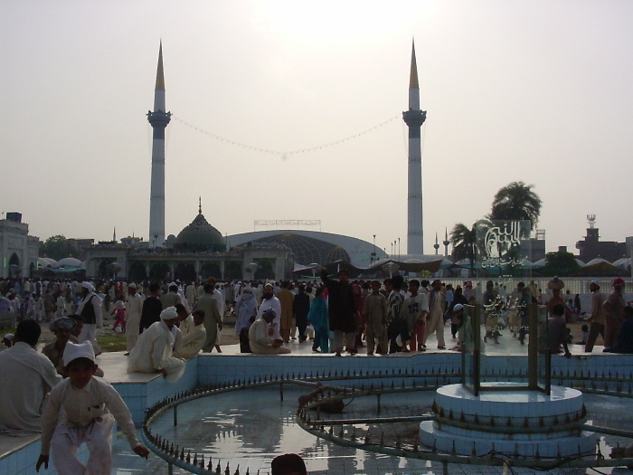 Cour de la mosquée Data Darbar Masjid