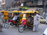 Des moto-rickshaws
