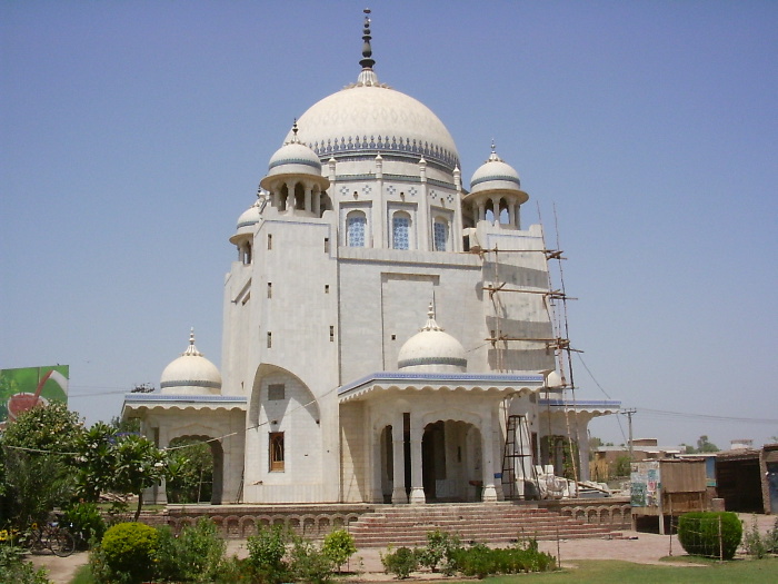 Pavillion à côté de la mosquée