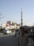 Thimo dans une rue de Multan